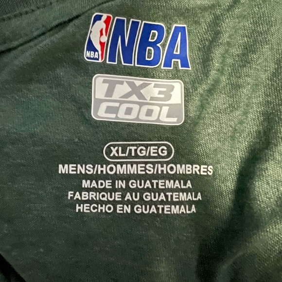 NBA Milwaukee Bucks T-shirt. Size XL - Picture 4 of 4